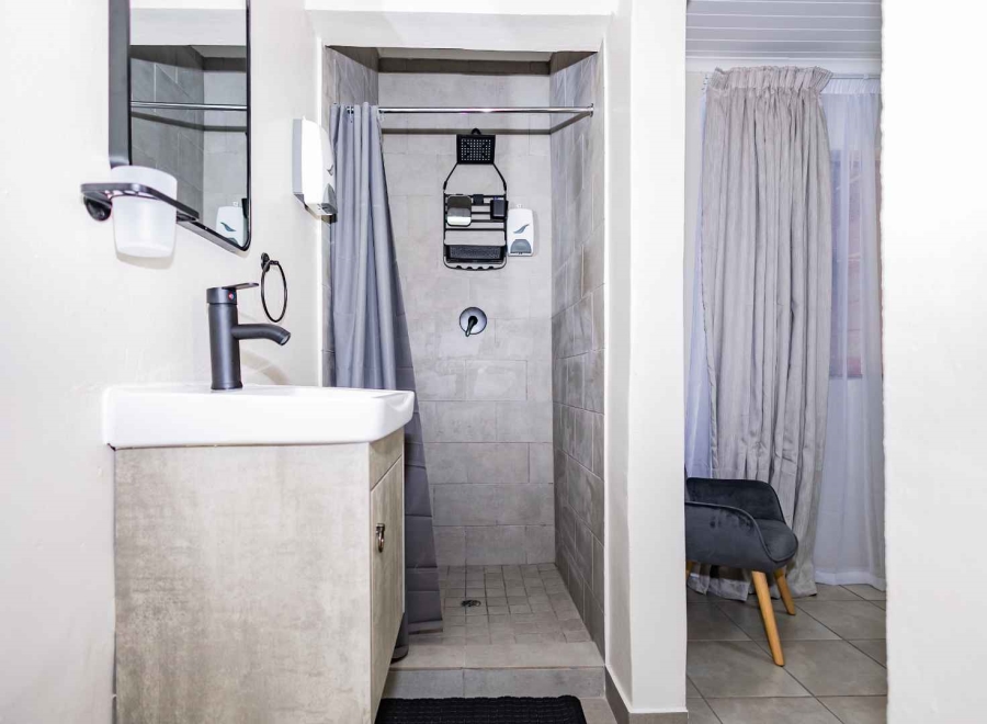 To Let 1 Bedroom Property for Rent in Oakdale Western Cape